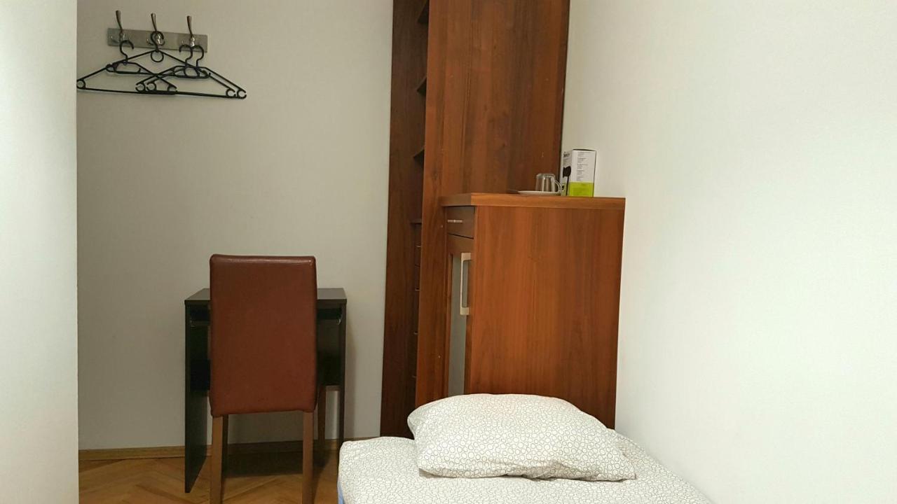 Hostel Niebieski Meander Blisko Metra Warszawa