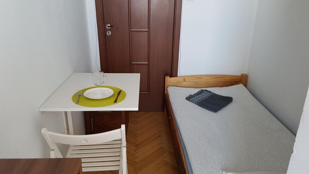 Niebieski Meander Blisko Metra Hostel *