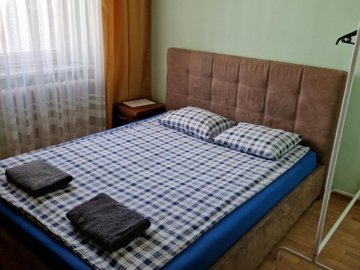 Niebieski Meander Blisko Metra Hostel