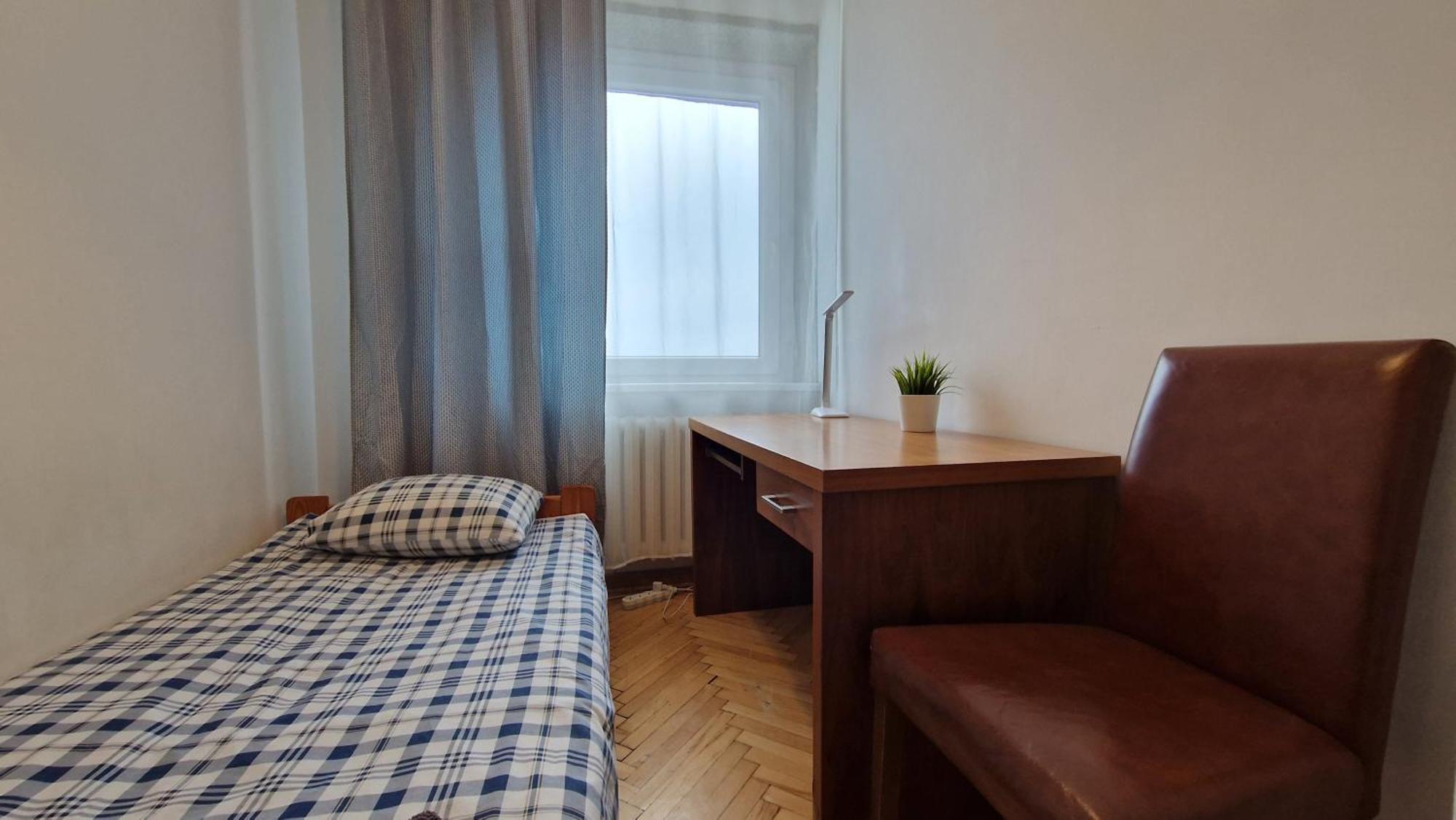 Niebieski Meander Blisko Metra Hostel
