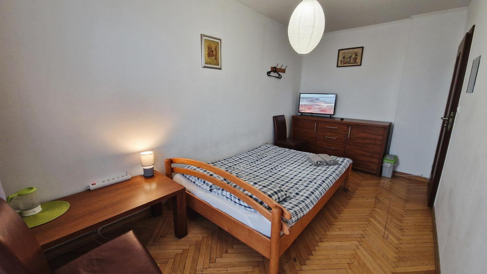 Niebieski Meander Blisko Metra Hostel